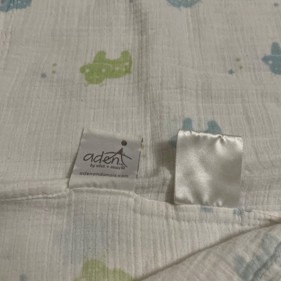 Set of 5 Aden + Anais Muslins + 1 extra - Picture 2 of 6